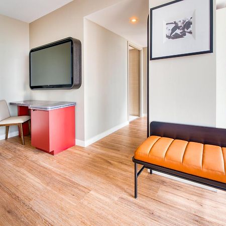 Toor Hotel Toronto, Part Of Jdv By Hyatt Экстерьер фото